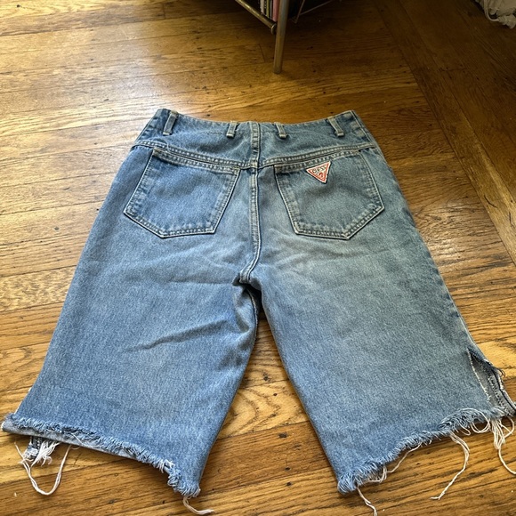 Guess Jean shorts - Picture 2 of 4